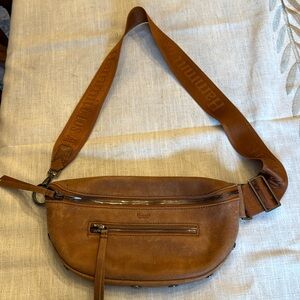 CHARLES CROSSBODY MED